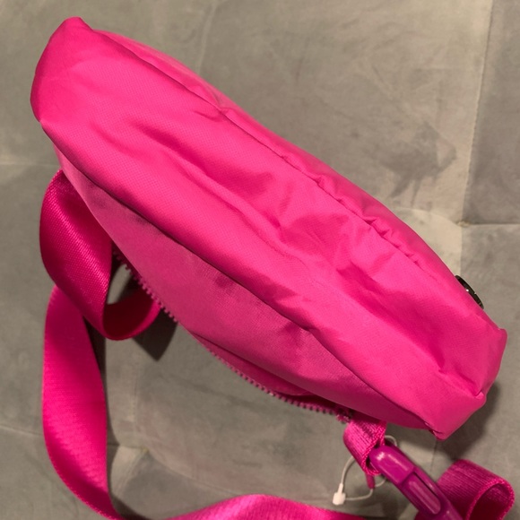 NWT Rare 🦄 Lululemon Everywhere Belt Bag Highlight Purple - Picture 10 of 14